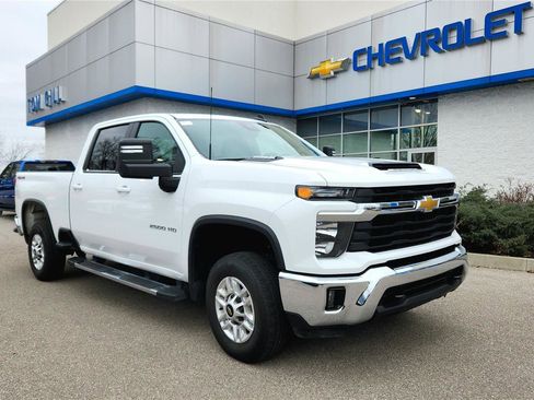 Used 2025 Chevrolet Silverado 2500 LT w/ Convenience Package image 16