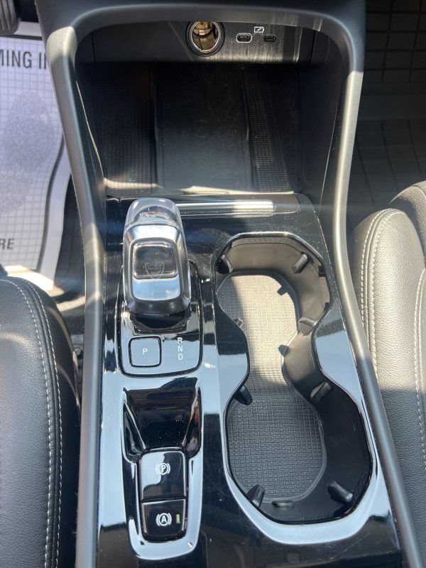 Used 2024 Volvo XC40 B5 Plus AWD/4WD image 19