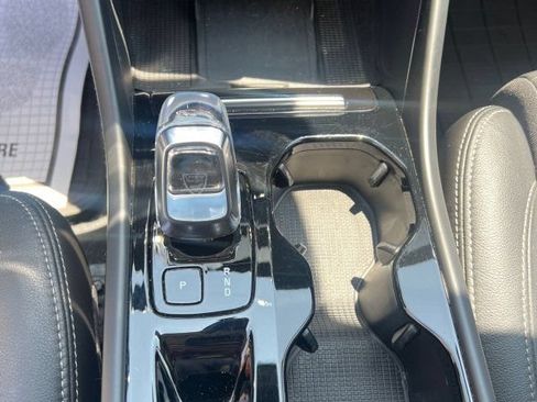 Used 2024 Volvo XC40 B5 Plus AWD/4WD image 19