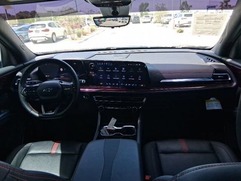 Used 2025 Chevrolet Traverse RS w/ LPO, Floor Liner Package FWD image 10