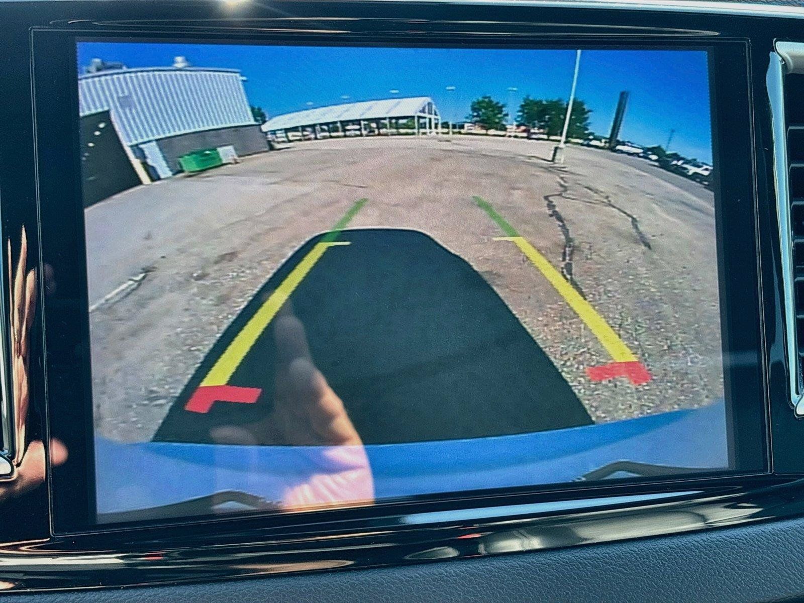 Certified 2025 Chrysler Pacifica Select FWD image 6