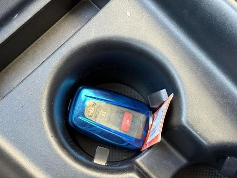 Used 2019 Toyota Prius LE image 30