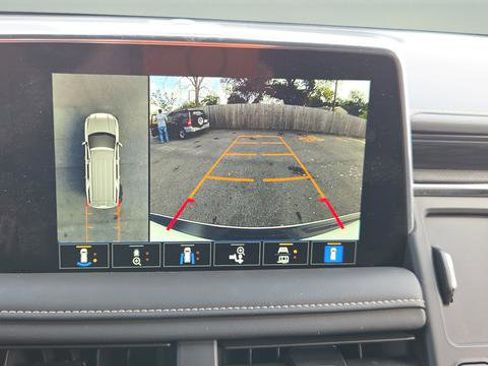 Used 2024 GMC Yukon SLT w/ SLT Premium Package image 38