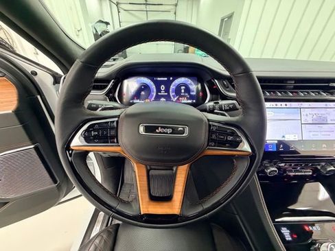 Used 2024 Jeep Grand Cherokee Summit AWD/4WD image 11
