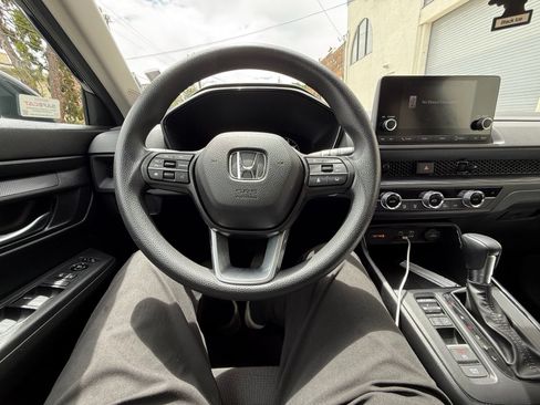 Used 2025 Honda CR-V EX image 10