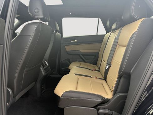 Certified 2023 Volkswagen Atlas Cross Sport SE w/ Panoramic Sunroof Package AWD/4WD image 7