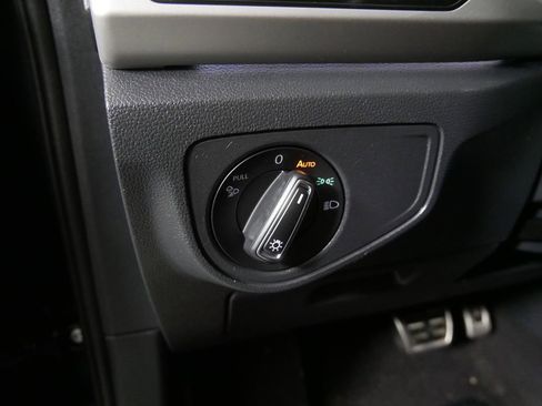 Used 2021 Volkswagen Atlas SEL Premium image 19