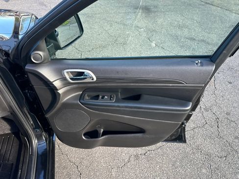 Used 2021 Jeep Grand Cherokee Laredo X image 36