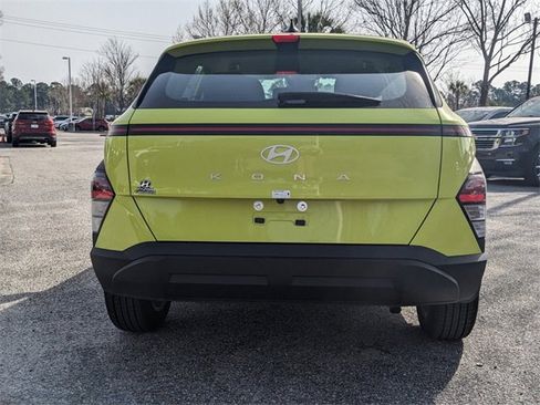 Certified 2025 Hyundai Kona SE image 4