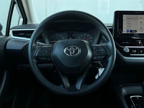 Used 2025 Toyota Corolla LE image 28