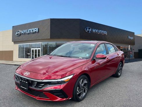 Used 2024 Hyundai Elantra SEL w/ Convenience Package image 4