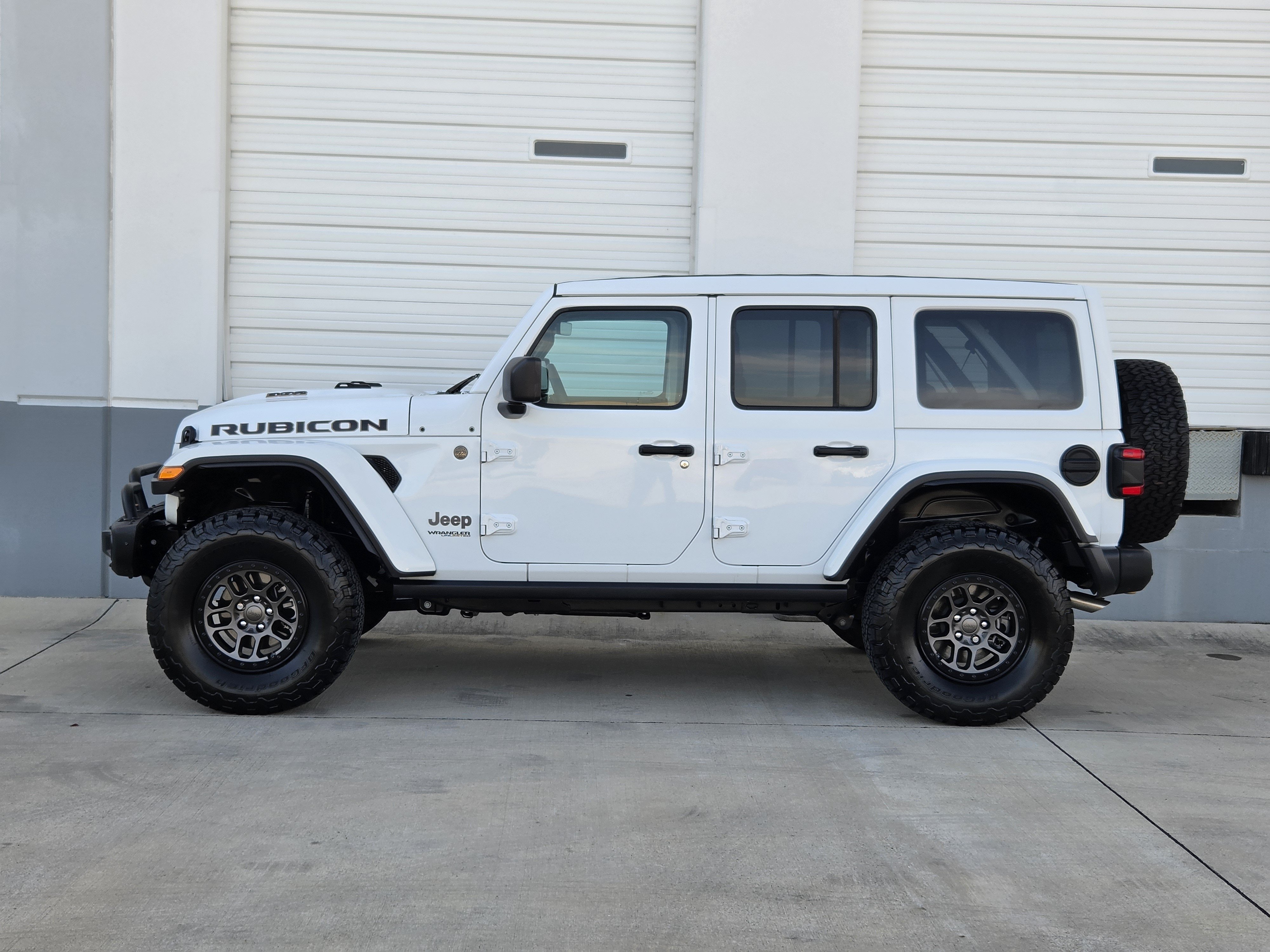 Used 2022 Jeep Wrangler Unlimited Rubicon w/ Xtreme Recon 35" Tire Package AWD/4WD image 3