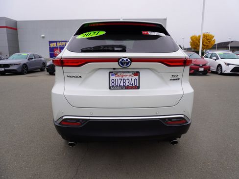 Used 2021 Toyota Venza XLE w/ Carpet Mat Package (TMS) image 10