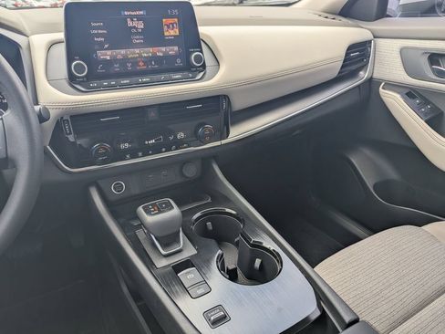 Certified 2023 Nissan Rogue SV FWD image 24