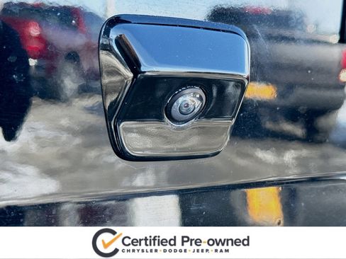 Used 2022 Jeep Gladiator Sport image 13