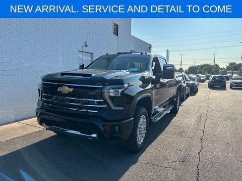 Used 2024 Chevrolet Silverado 2500 LTZ w/ LTZ Plus Package AWD/4WD image 2