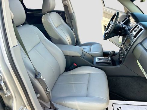 Used 2007 Chrysler 300 Touring L RWD image 23