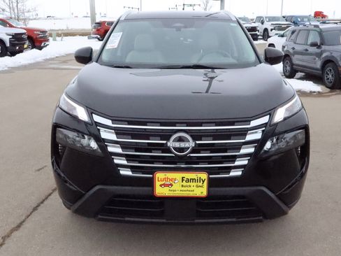 Used 2024 Nissan Rogue SV w/ SV Premium Package AWD/4WD image 2