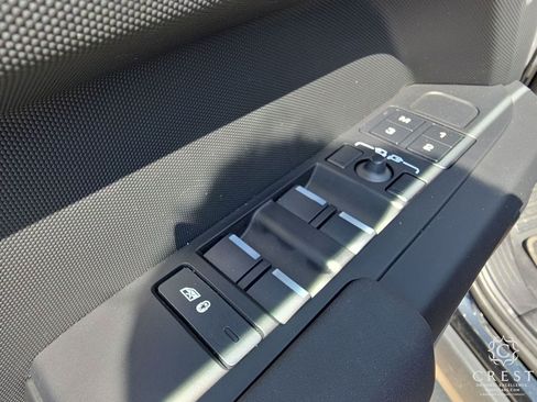 Used 2025 Land Rover Defender 110 S AWD/4WD image 8
