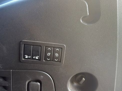 Used 2015 Cadillac Escalade Luxury image 16