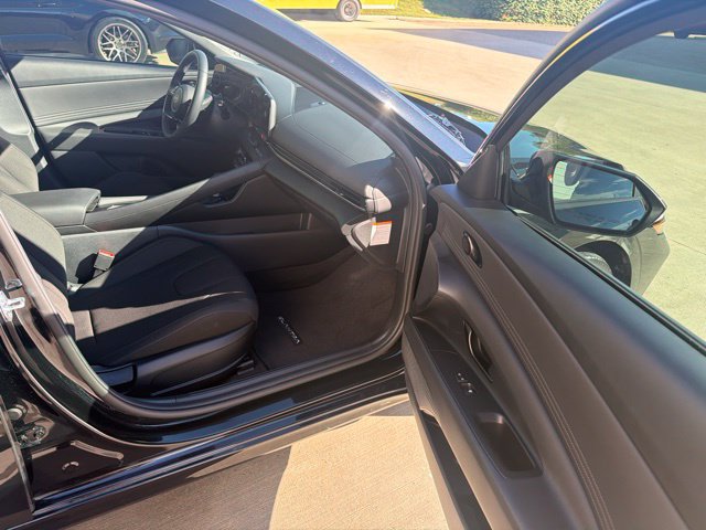 Used 2026 Hyundai Elantra SEL FWD image 20