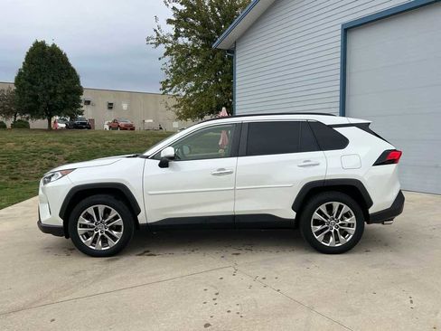 Used 2020 Toyota RAV4 Limited image 2
