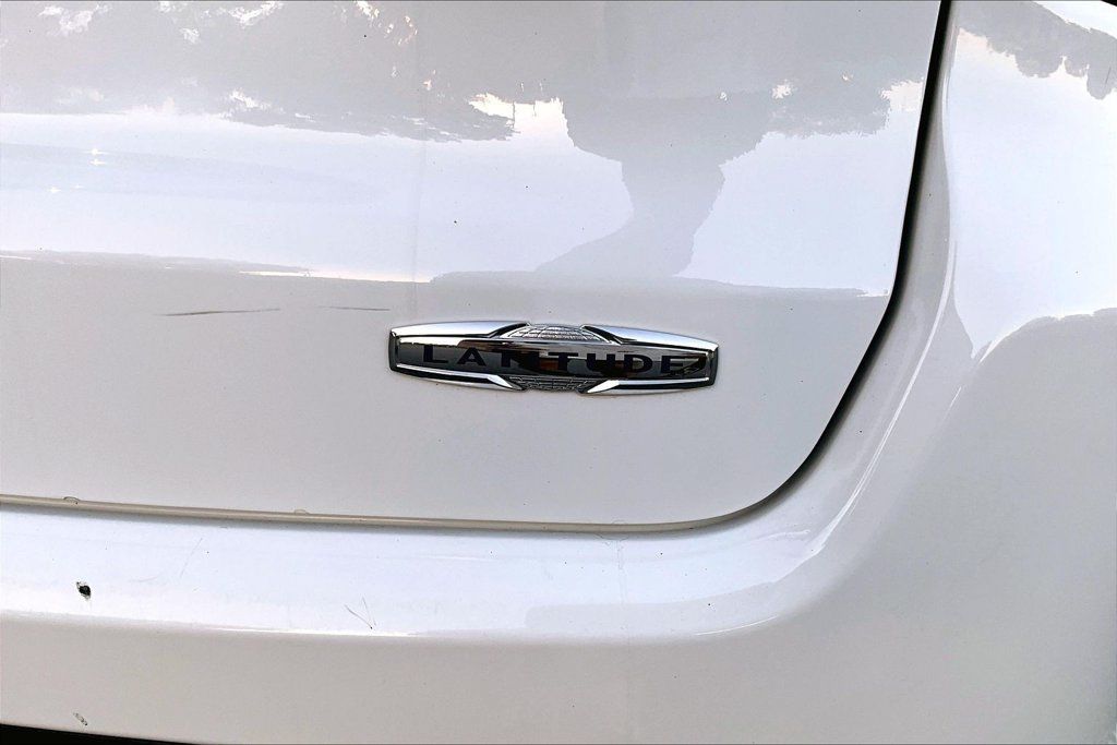 Used 2024 Jeep Compass Latitude AWD/4WD image 24
