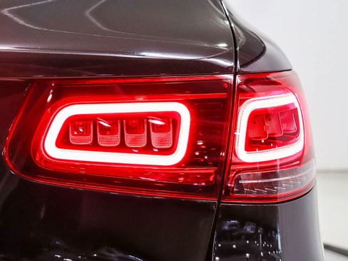 Used 2022 Mercedes-Benz GLC 300 image 11