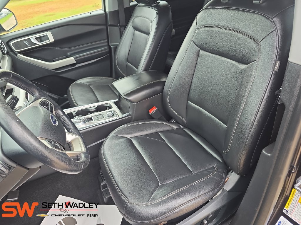 Used 2021 Ford Explorer XLT w/ Equipment Group 202A AWD/4WD image 16