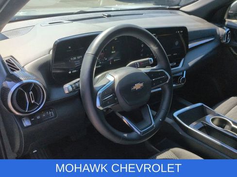 Used 2025 Chevrolet Equinox LT AWD/4WD image 11