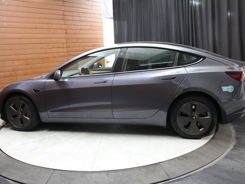 Used 2023 Tesla Model 3 Standard Range image 9