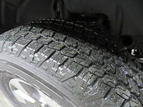 Used 2022 Jeep Wrangler Unlimited Sahara w/ LED Lighting Group image 7