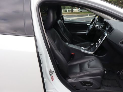 Used 2018 Volvo V60 T5 Cross Country w/ Convenience Package image 22