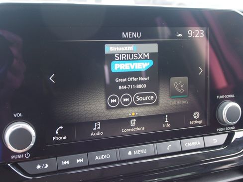 Used 2025 Nissan Pathfinder SV FWD image 30
