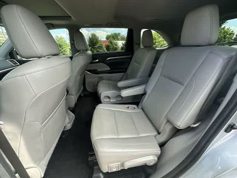 Used 2016 Toyota Highlander Limited AWD/4WD image 19