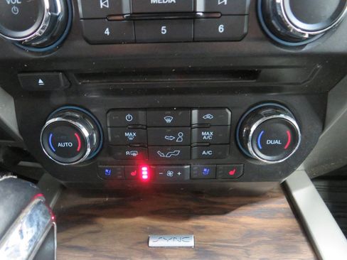 Used 2018 Ford F150 Lariat image 22