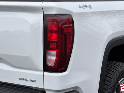 Certified 2021 GMC Sierra 1500 SLE image 31