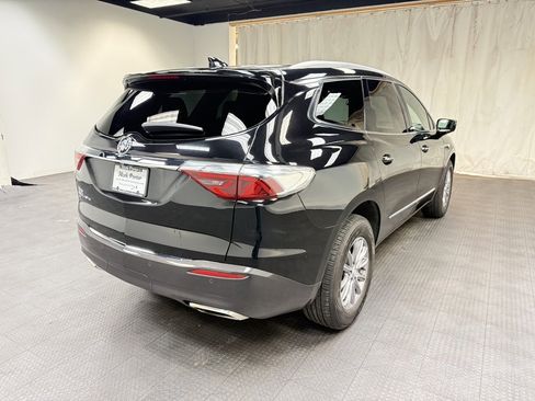 Used 2023 Buick Enclave Essence image 7