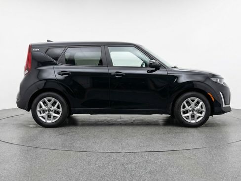Used 2025 Kia Soul LX w/ LX Technology Package image 11