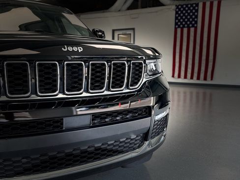 Used 2023 Jeep Grand Cherokee L Limited AWD/4WD image 11