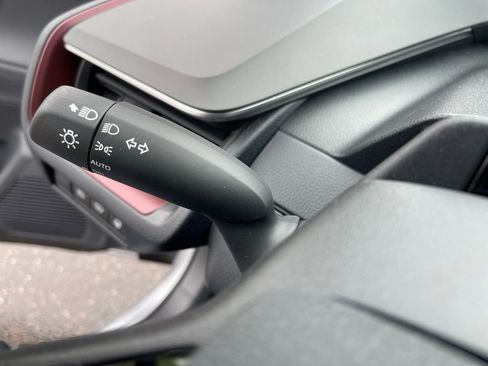 New 2026 Toyota Prius Plug-In Hybrid FWD image 28