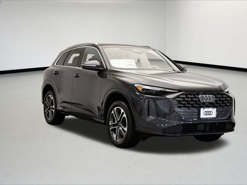 Used 2025 Audi Q5 2.0T Premium w/ Convenience Package image 7