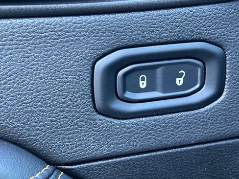 Used 2024 Jeep Wrangler Unlimited Sahara image 14