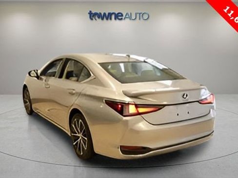 Used 2025 Lexus ES 300h w/ Premium Package image 4