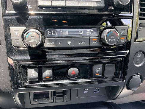 Used 2023 Nissan Titan SV w/ SV Convenience Package RWD image 25