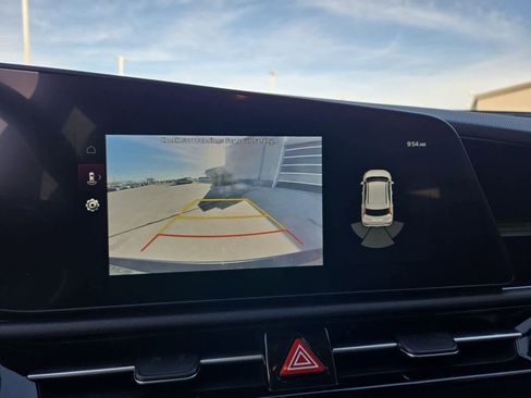 Certified 2023 Kia Niro EX image 28