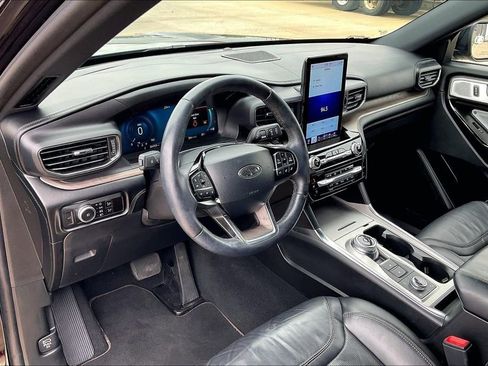 Used 2023 Ford Explorer Platinum w/ Technology Package AWD/4WD image 14