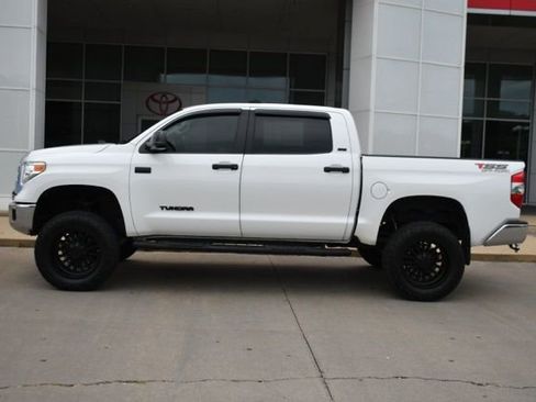 Used 2017 Toyota Tundra SR5 w/ SR5 Upgrade Package AWD/4WD image 2