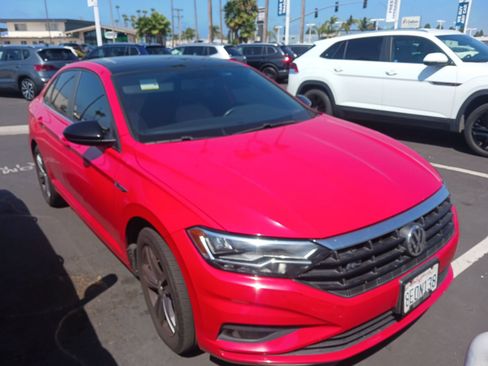 Used 2019 Volkswagen Jetta R-Line FWD image 2