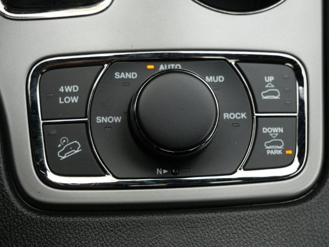 Used 2020 Jeep Grand Cherokee High Altitude AWD/4WD image 25